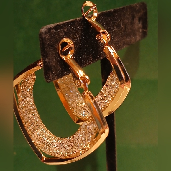 ✨️Gold Vermeil 4 side Gold Tone Mesh Post Earrings✨️ - Picture 2 of 15